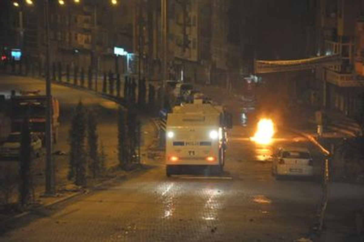 Göstericiler Hakkari\'yi Savaş Alanına Çevirdi