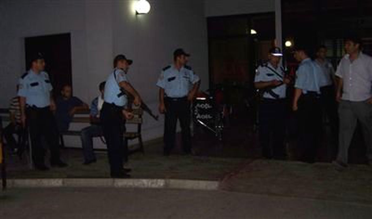 Hatay\'ın Erzin İlçesinde Emniyet Müdürlüğü ve Jandarma Karakolu\'na Saldırı