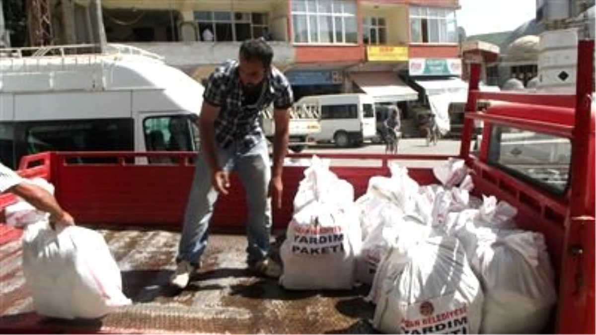 Hizan Belediyesi Bin Aileye Yardım Paketi Dağıttı
