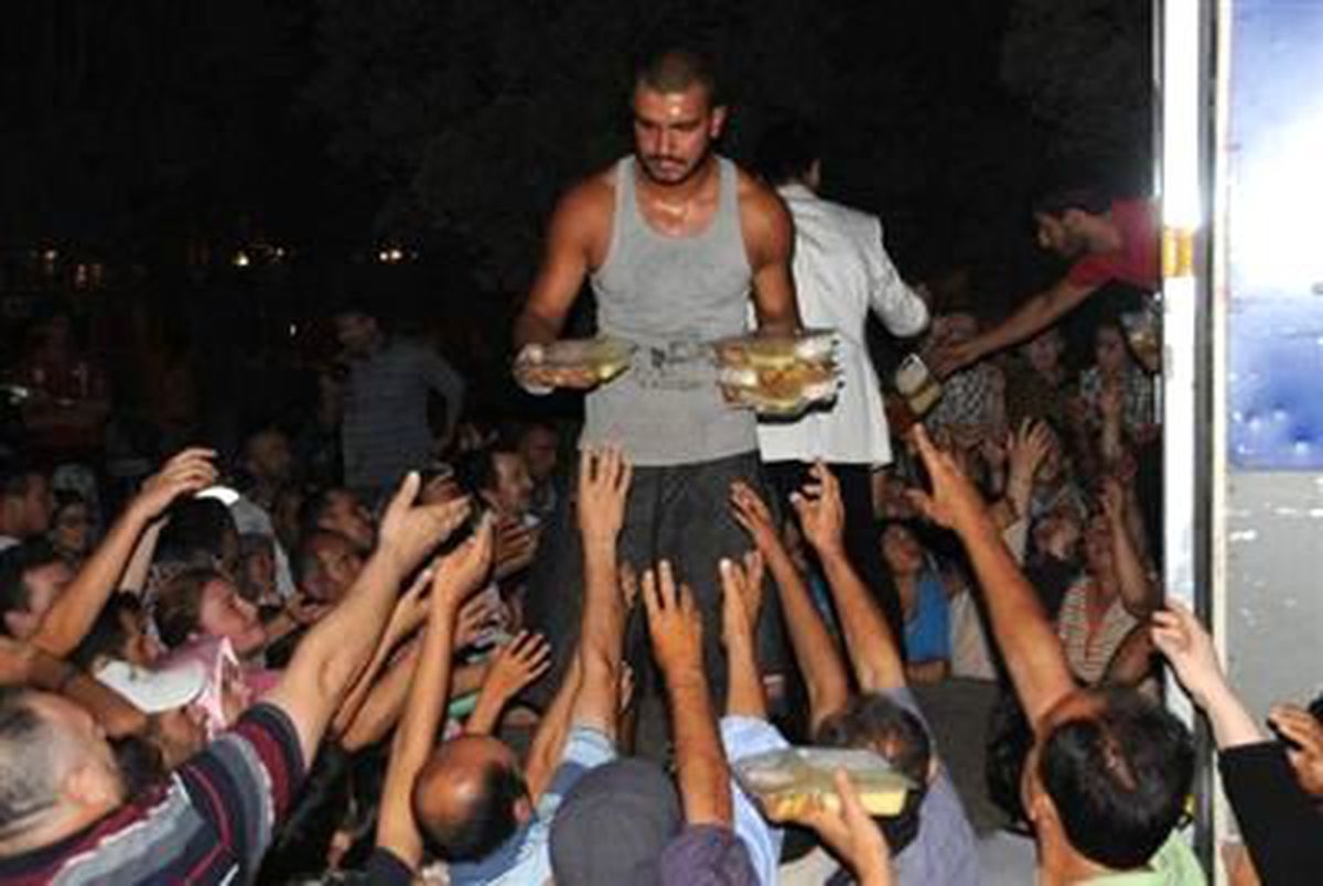 İftar Yemeğinde İzdiham