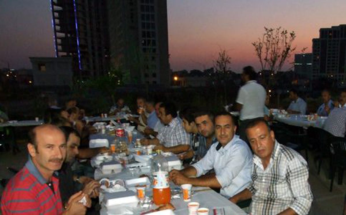 İlgezdi, Taksicilerle İftarda Bir Araya Geldi