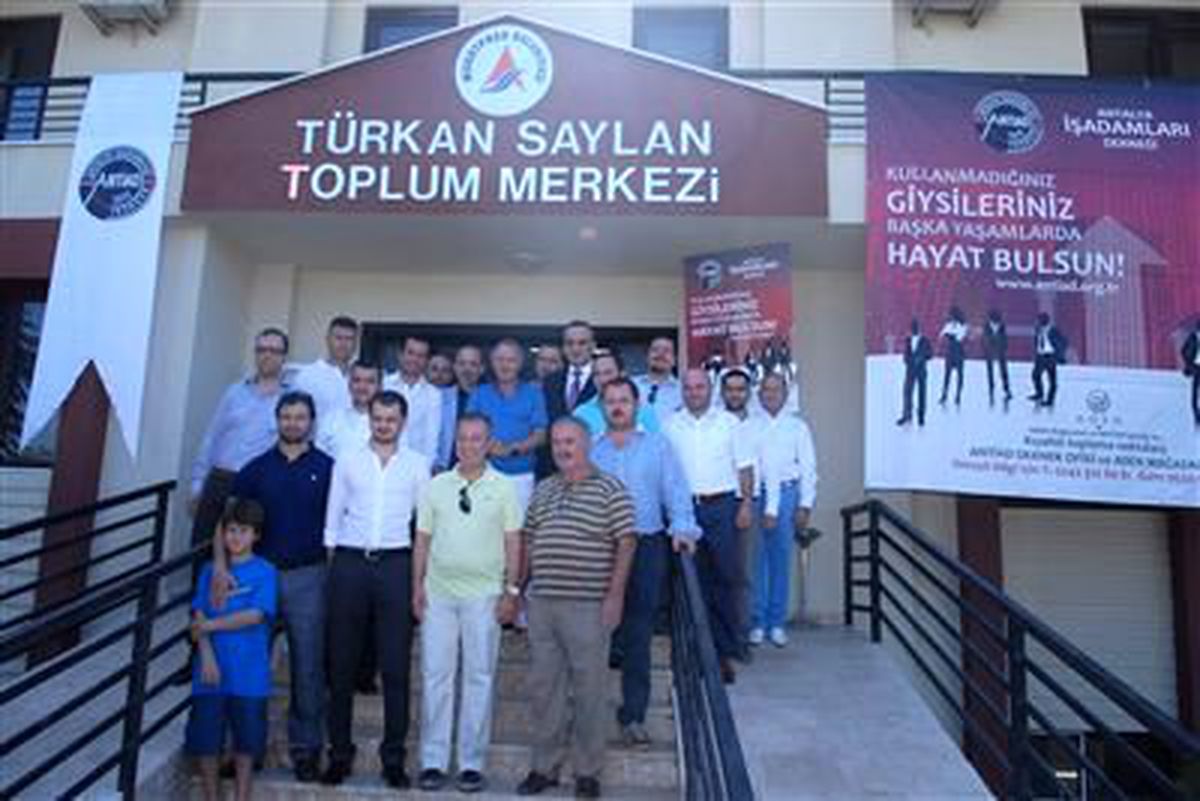 İlk Giysi Dağıtım Noktası Açıldı