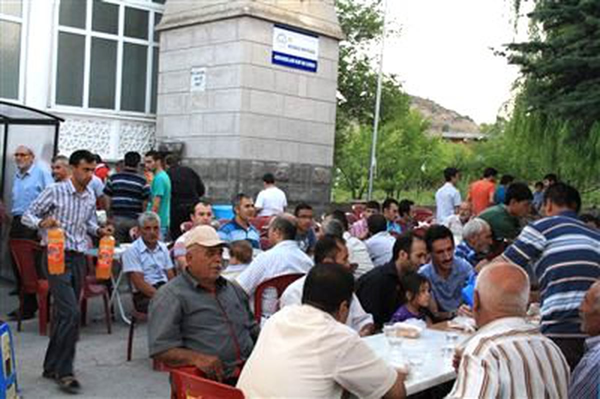 İmam Önderliğinde İmece Usulü İftar