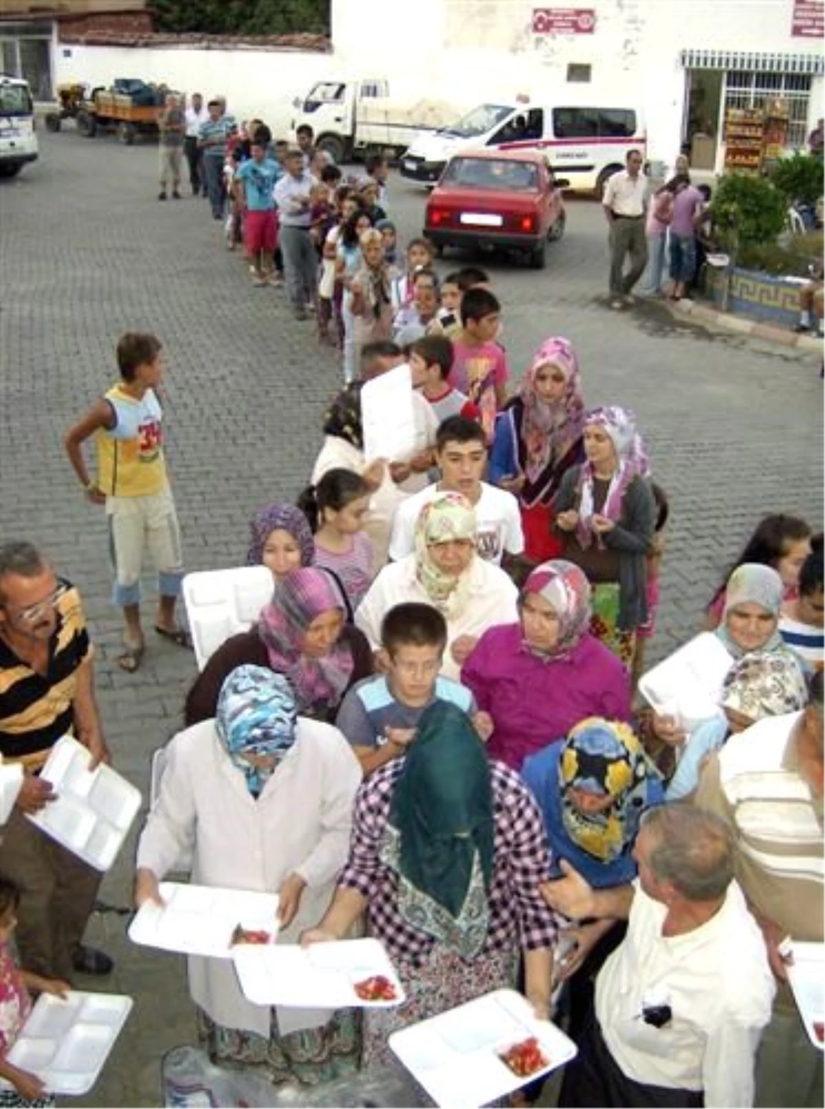 Kadıköy\'de Bodur, İftar Yemeği Düzenledi