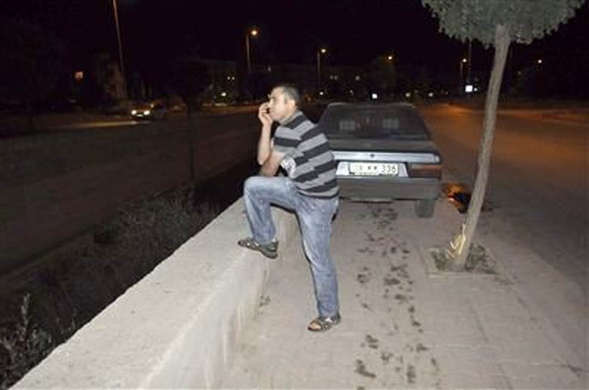 Kanala Düşmekten Kıl Payı Kurtuldu