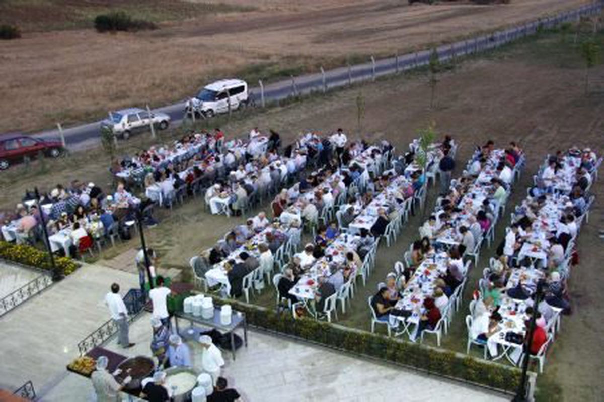 Karakaş Mahalle Sakinleriyle İftar Açtı
