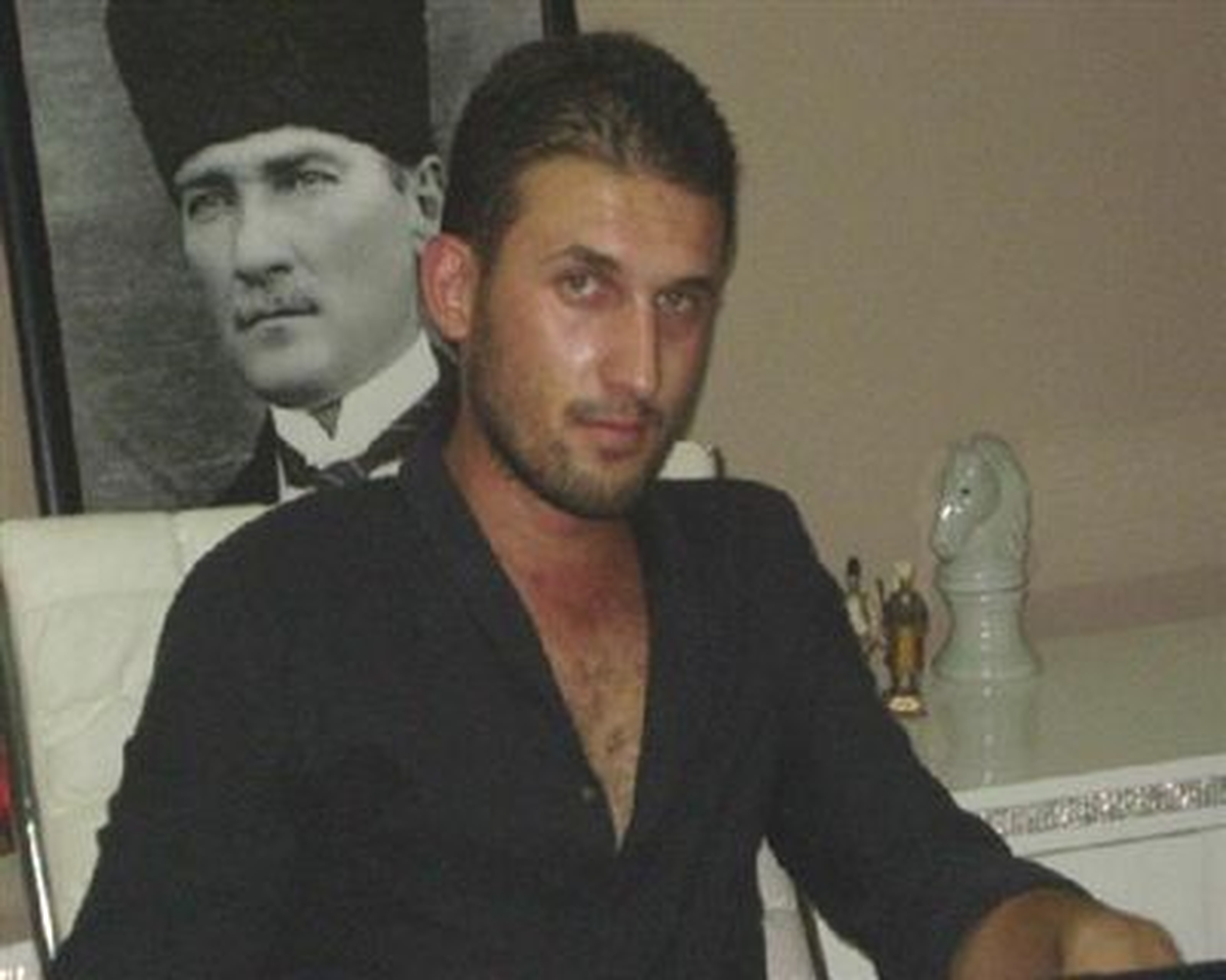 Karakolda İntihar Ettiği Öne Sürülen Genç Toprağa Verildi