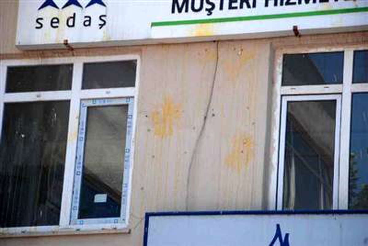 Karasu\'da Elektrik Kesintisi ve Yüksek Faturalara Yumurtalı Protesto