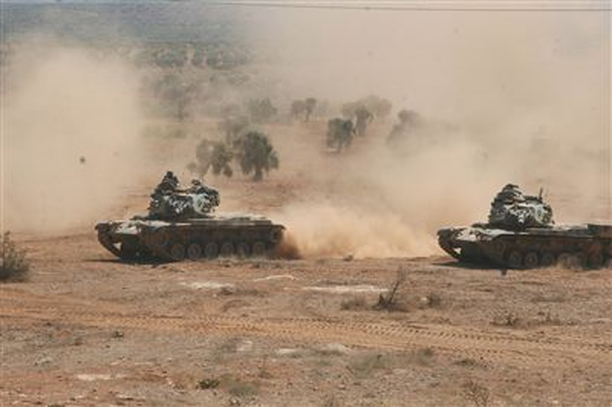 Kilis\'te, Türkiye-Suriye Sınırına Sıfır Mesafede Askeri Tatbikat Düzenlendi.