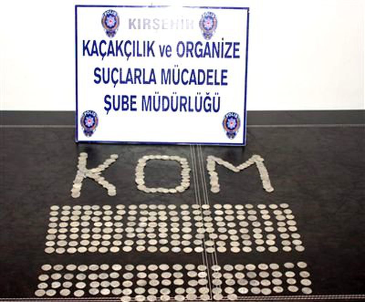 Kırşehir\'de 12. Yüzyıla Ait 414 Adet Gümüş Sikke Ele Geçirildi