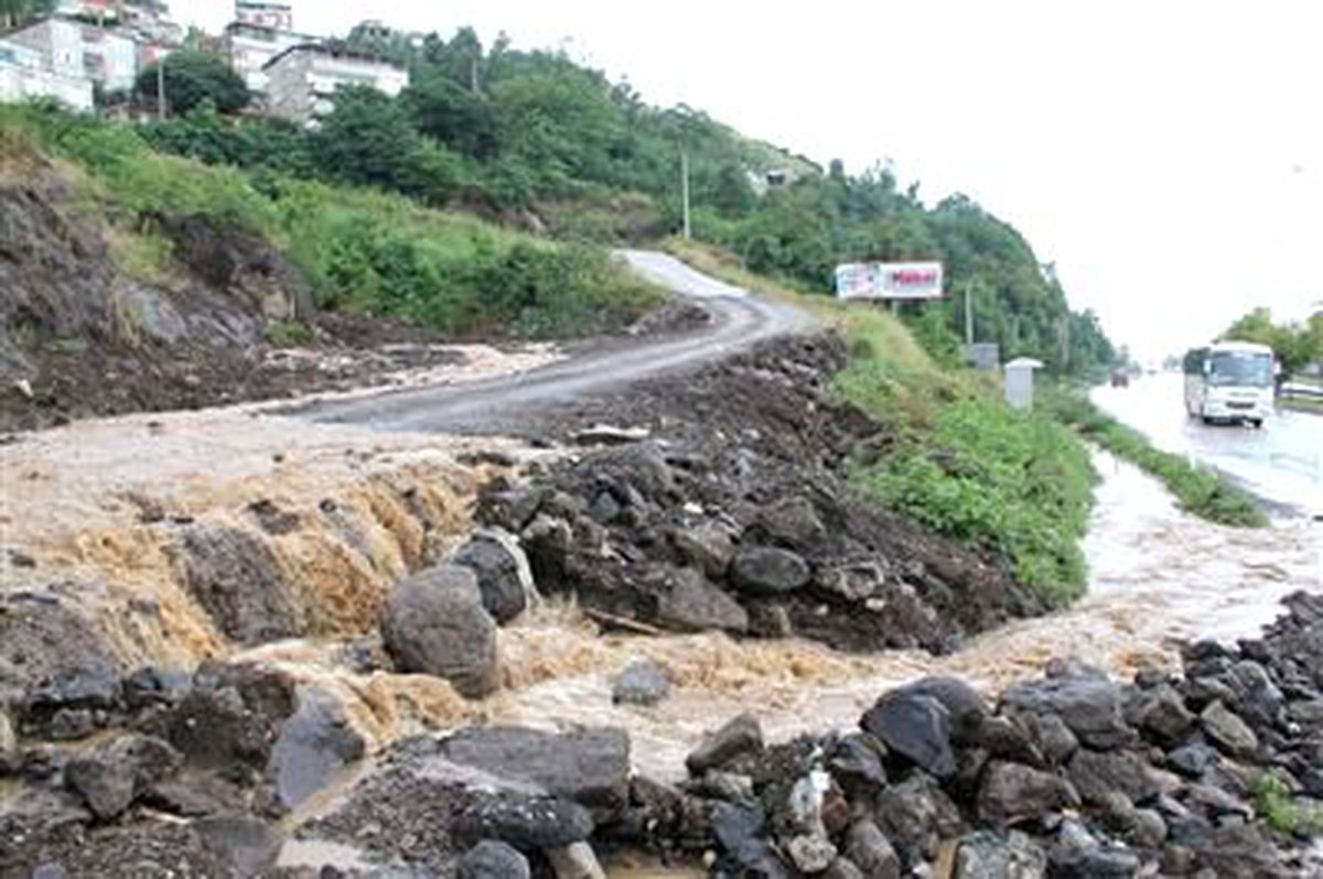 Kısa Süreli Yağmur Trafiği Aksattı