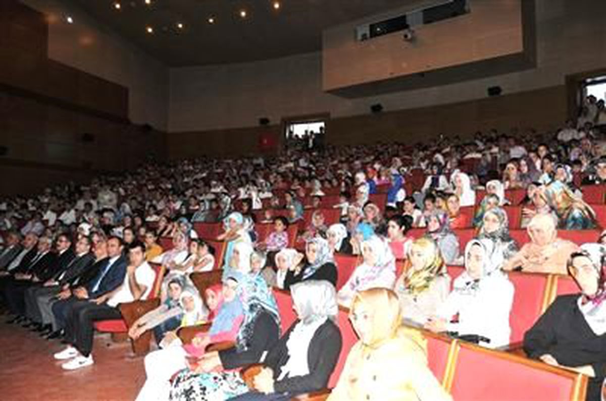 Kur-An\'ı Güzel Okuma Yarışmasında Dereceye Girenlere Hediye Verildi
