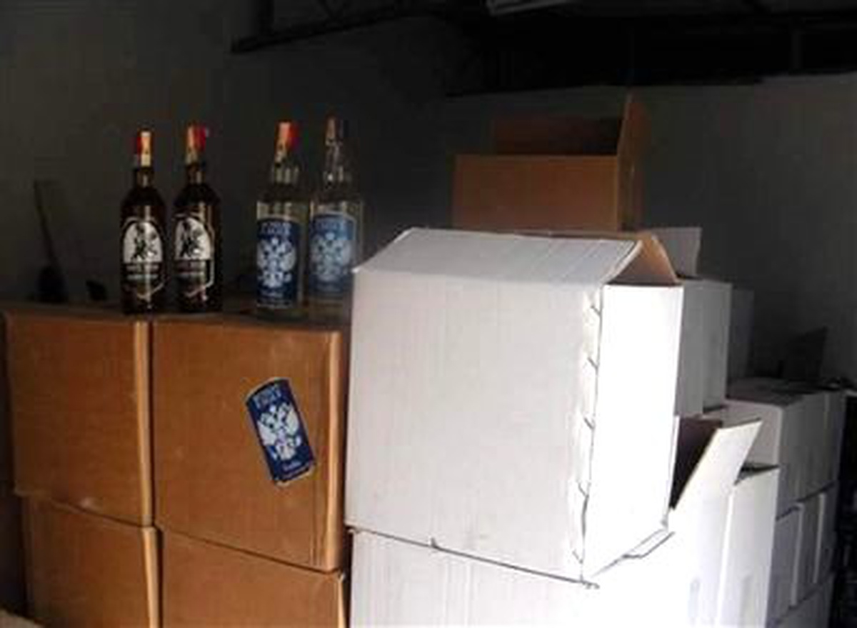 Kuşadası\'nda 171 Adet Kaçak Viski Ele Geçirildi