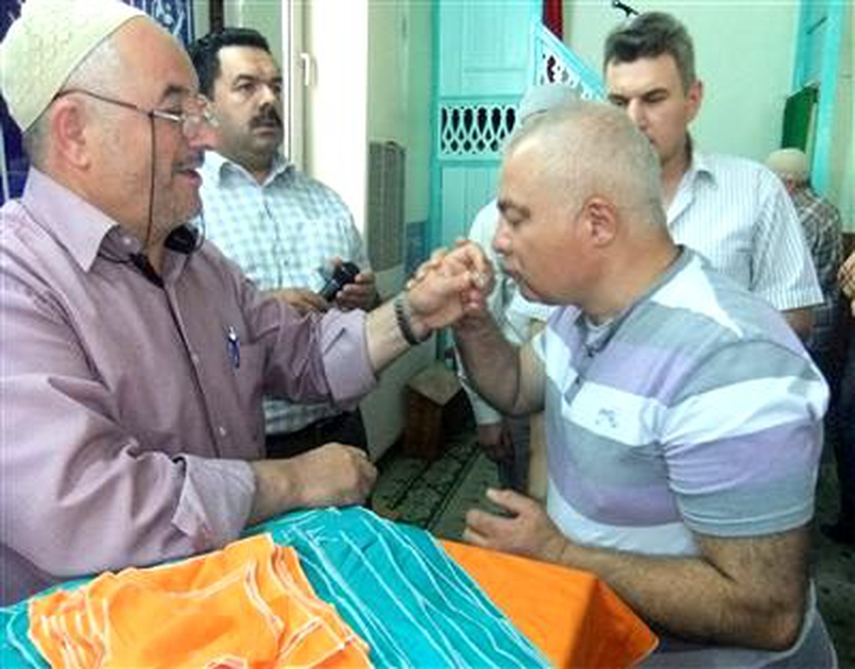 Kütahyalılar Sakal-I Şerif\'i Görmek İçin Camilere Akın Etti