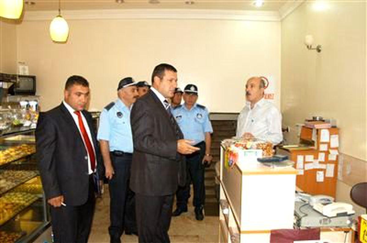 Mamak\'ta Temizlik Ekipleri Bayram Mesaisine Erken Başladı