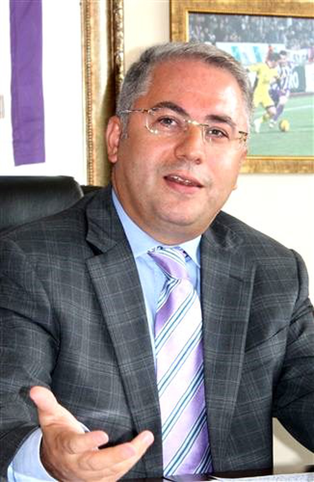 Nedim Türkmen\'in On Parmağında On Marifet