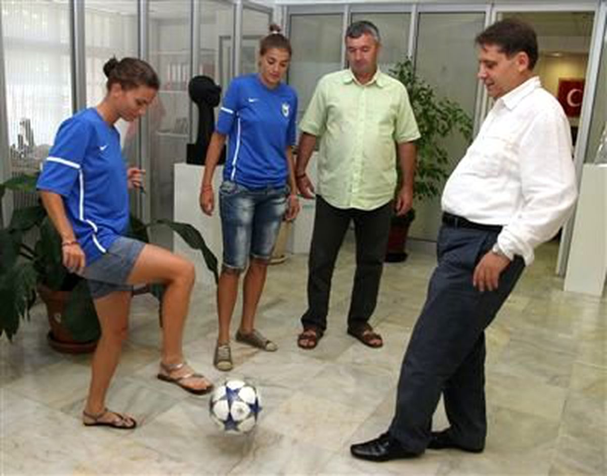 Romanyalı Gol Kraliçesi Konak\'a Transfer Oldu