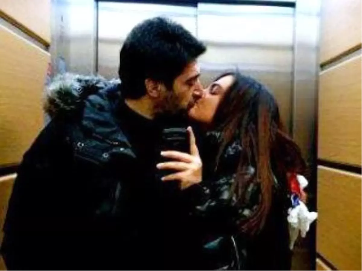 Sibel Can\'ın Kızı Babasıyla Dudak Dudağa