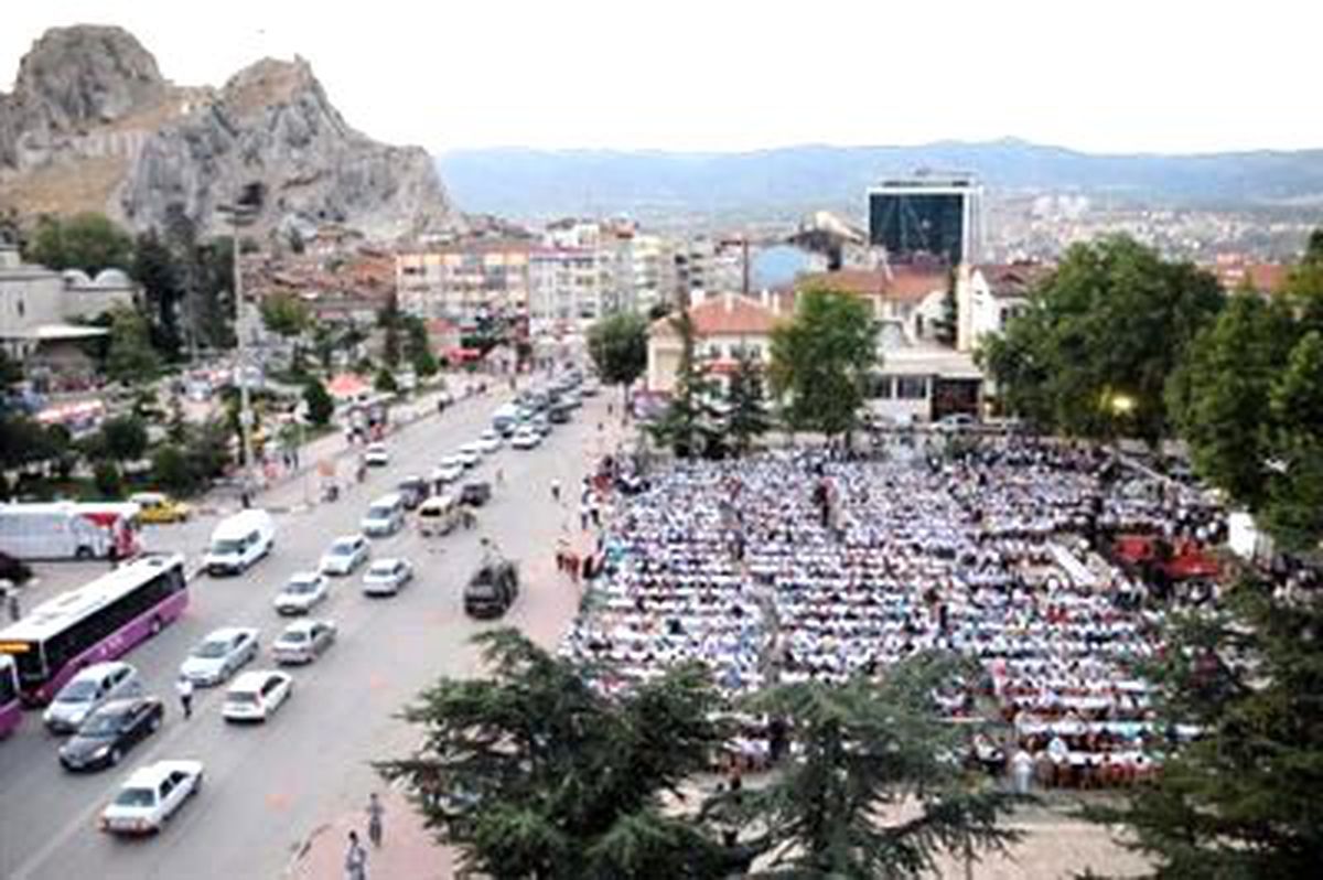 Tokat\'ta 5 Bin Kişilik İftar Yemeği
