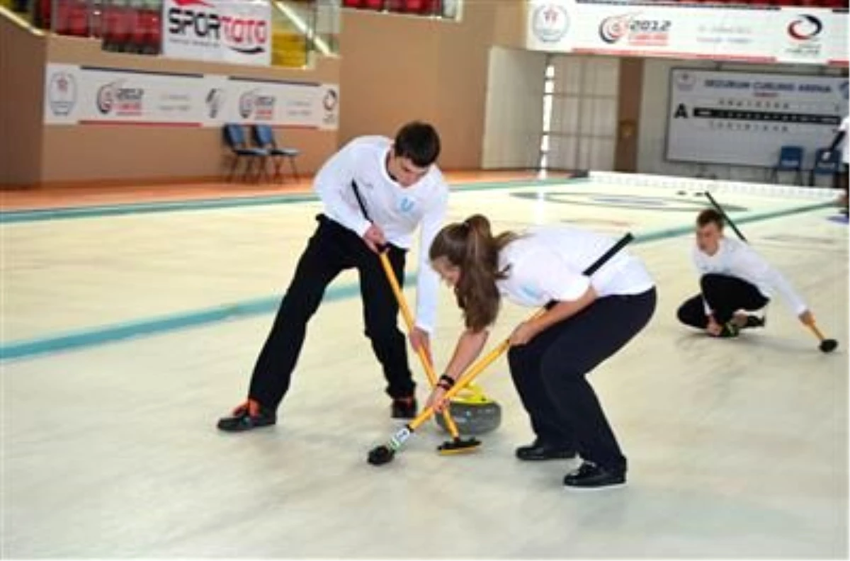 Türk ve Rus Curlingçilerden İkili Kamp
