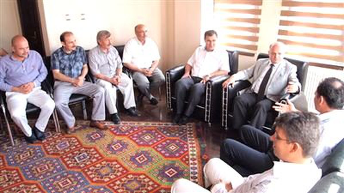 Vali Çakacak\'tan AK Parti\'ye Veda Ziyareti