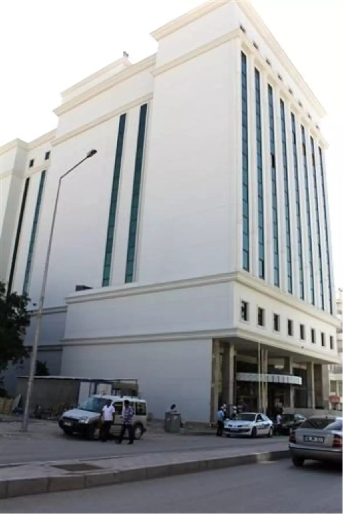 Vali Karaloğlu Elite World Van Hotel\'ini Ziyaret Etti