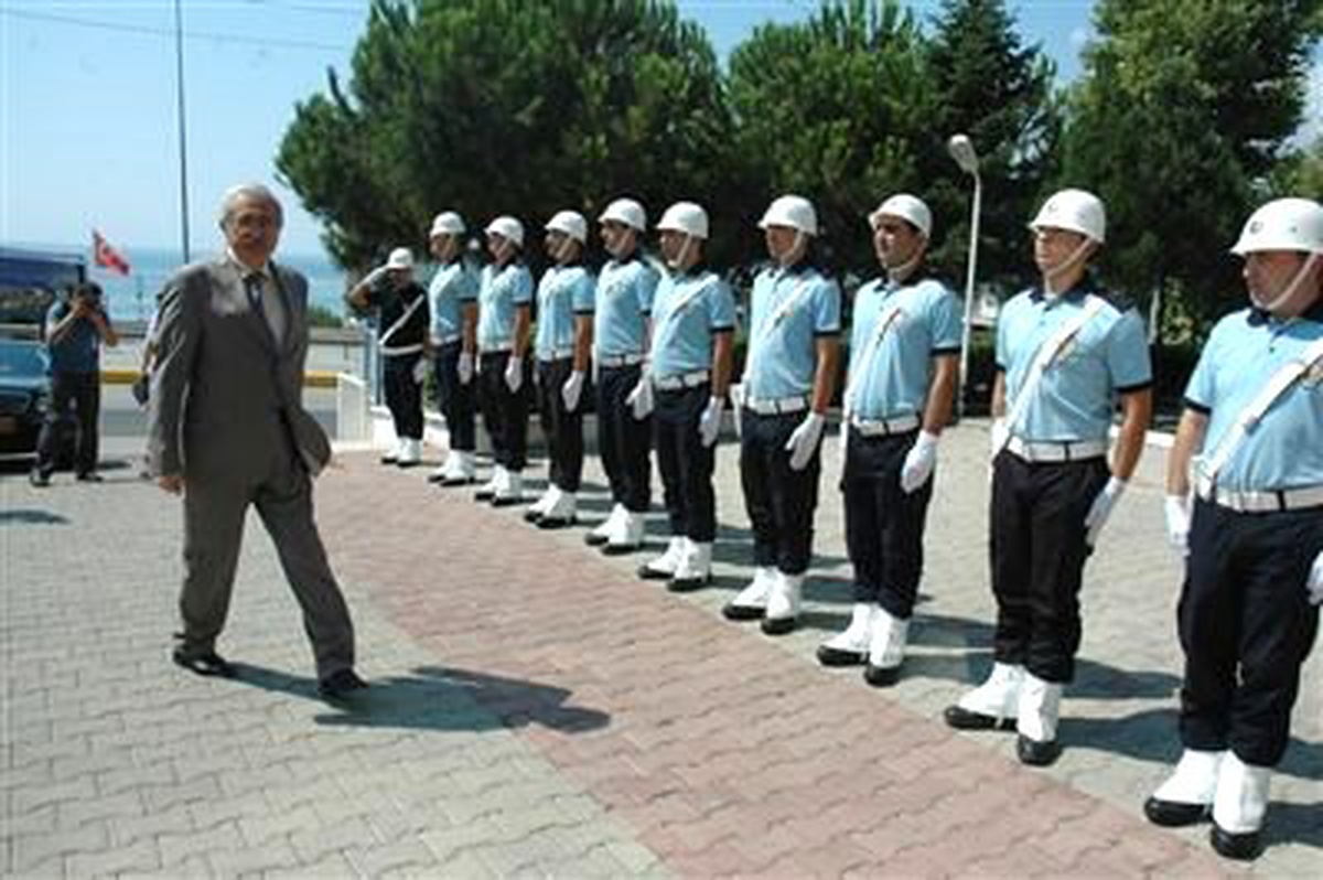 Vali Kemelek\'ten Emniyete Veda Ziyareti