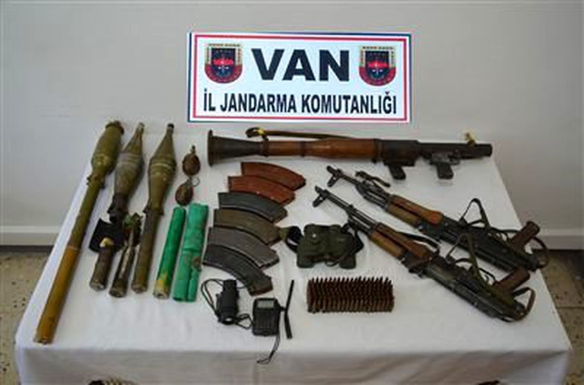 PKK\'lının Üzerinden Cephanelik Çıktı