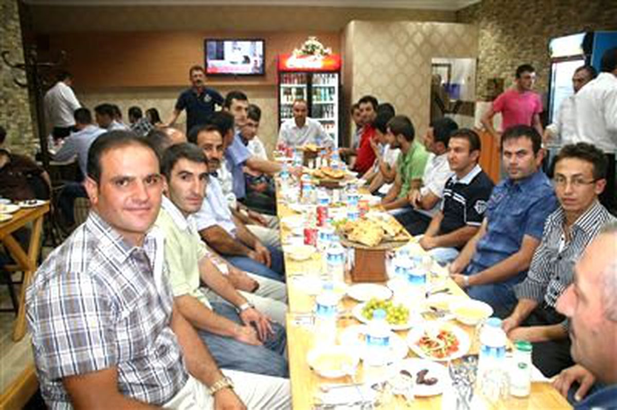 Yozgat\'ta Doğalgaz Dağıtım Şirketinde Çalışan Personel İftar Yemeğinde Buluştu