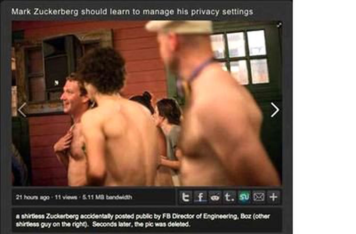 Zuckerberg "üstsüz" yakalandı