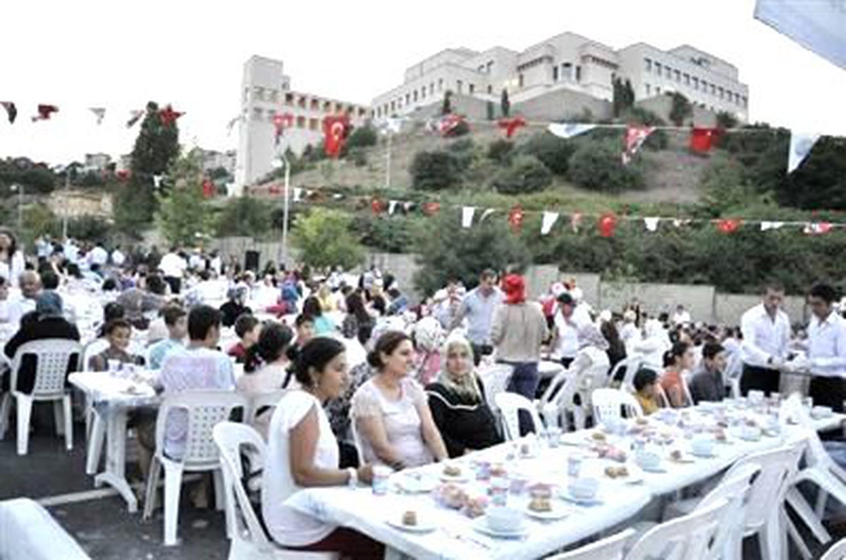 ABD İstanbul Başkonsolosluğu Bahçesinde İftar