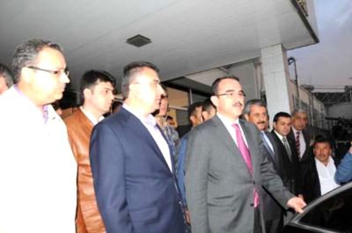 Bakan Ergün Erzin\'de Ele Geçirilen Mühimmatları İnceledi