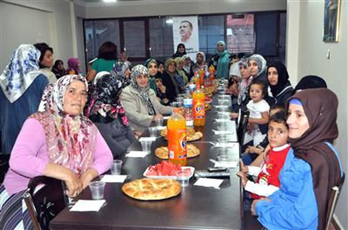 AK Parti Suşehri Kadın Kolları İftarda Buluştu