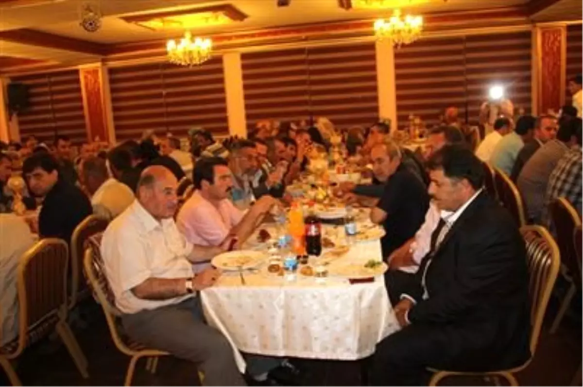 Ak Partililer, İftar Yemeğinde Bir Araya Geldi