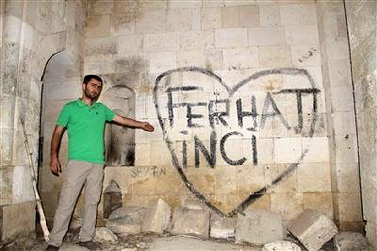 Aşıklardan Tarihe Saygısızlık