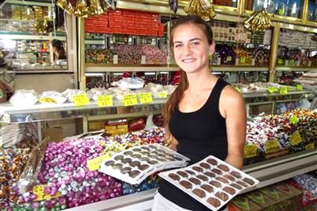 Ayvalık\'ta Bayram Şekerine İlgi Yoğun