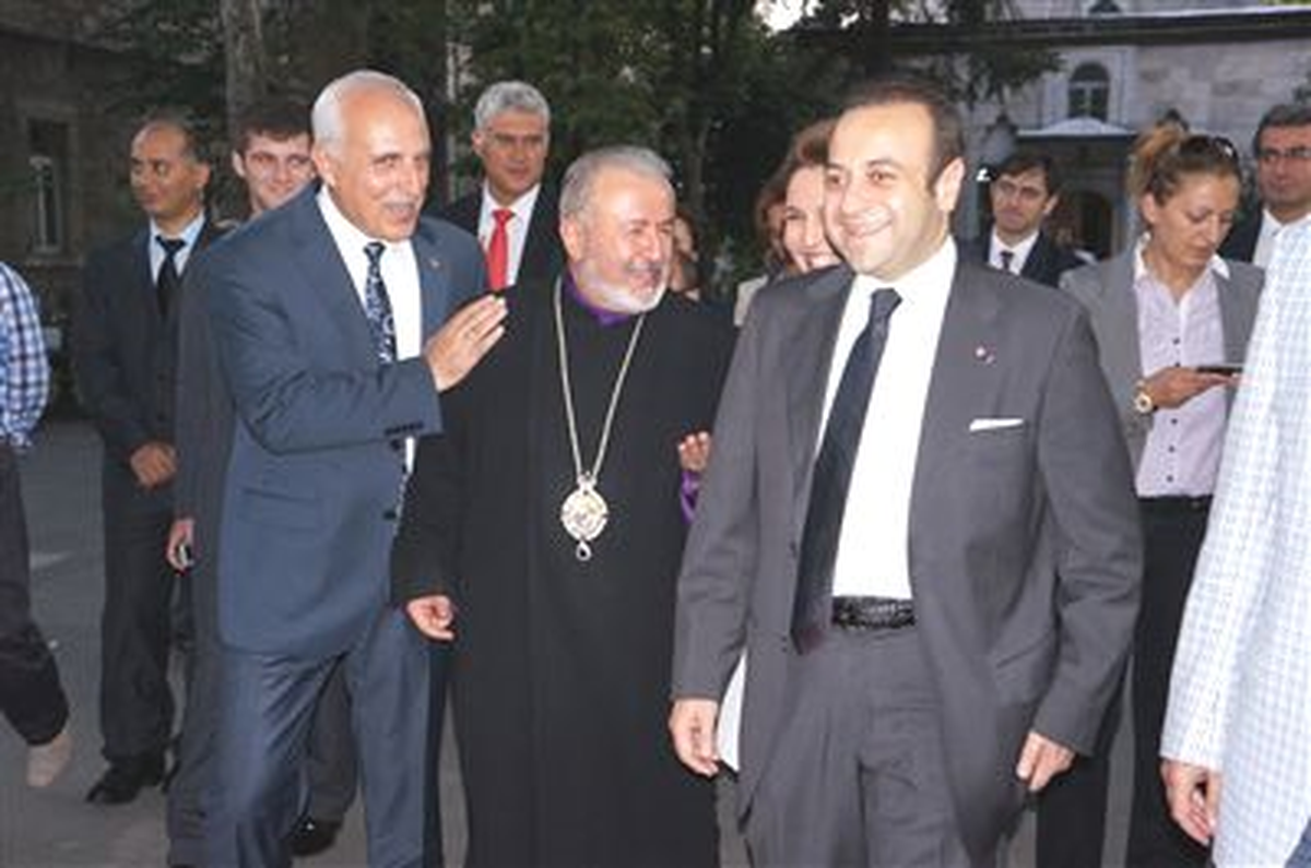 Bakan Bağış, Darülaceze\'de İftar Yemeğine Katıldı