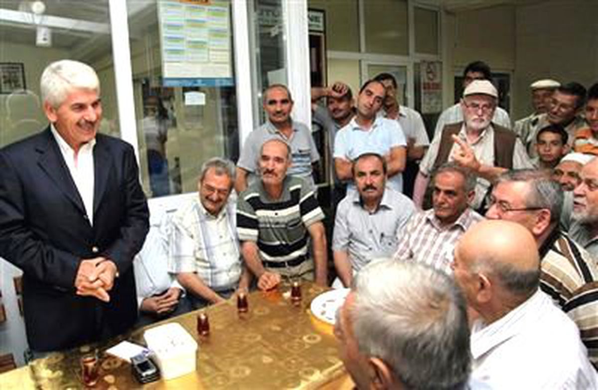 Başkan Sakallı ve AK Parti Milletvekili Kelleci Yenidoğan Mahallesi Sakinleri ile Bir Araya Geldi