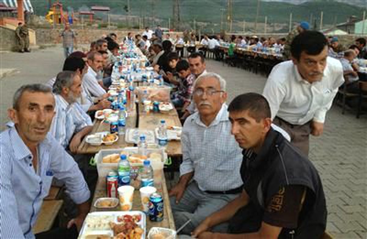 Bingöl\'de 500 Kişiye İftar Yemeği