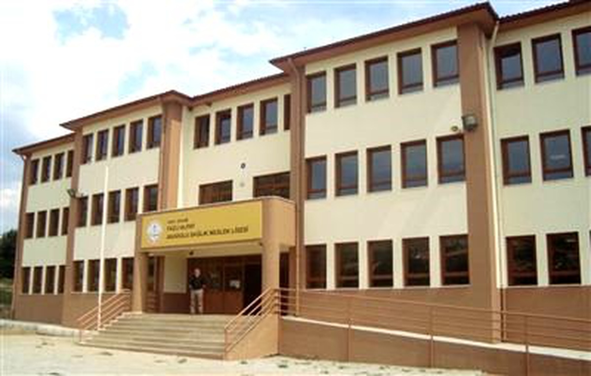 Birgi Fazlı Alpay Anadolu Sağlık Meslek Lisesi Eğitime Başlıyor