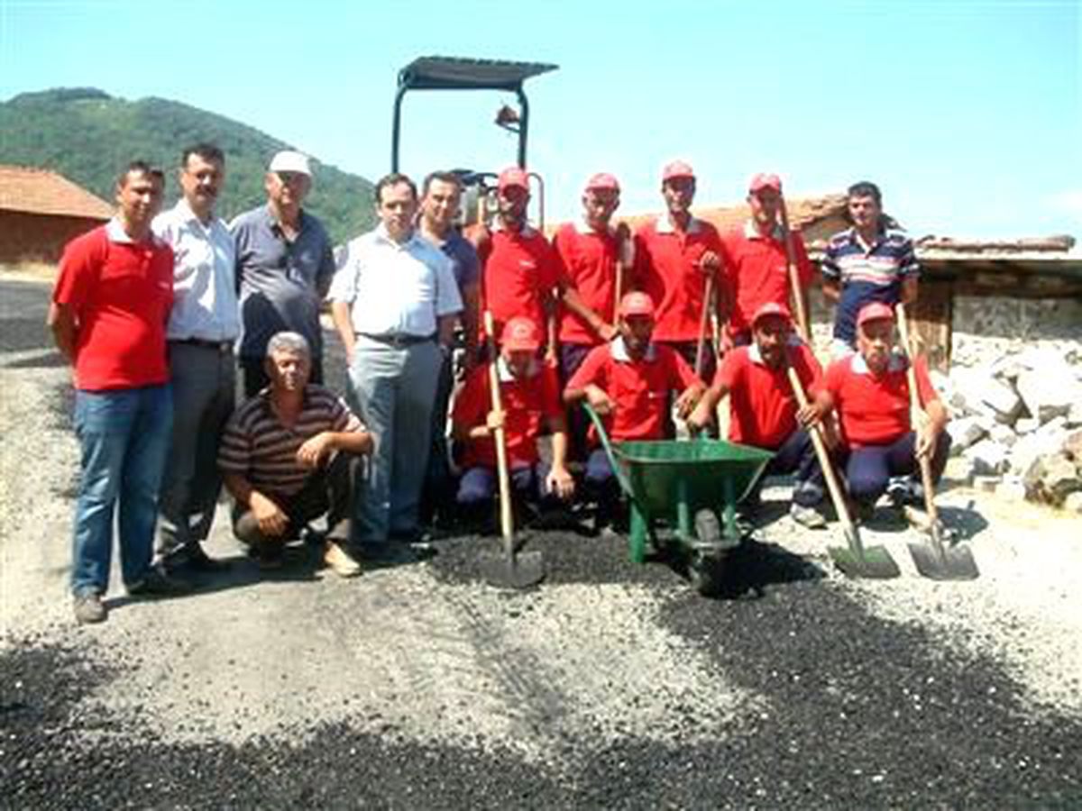 Burhaniye\'de Romanlar Çalışıyor, Yollar Güzelleşiyor