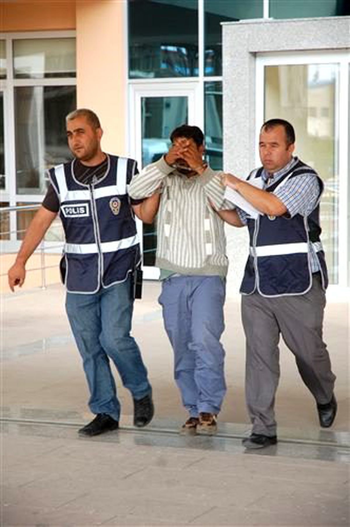 Cinsel Tacizden Tutuklandı