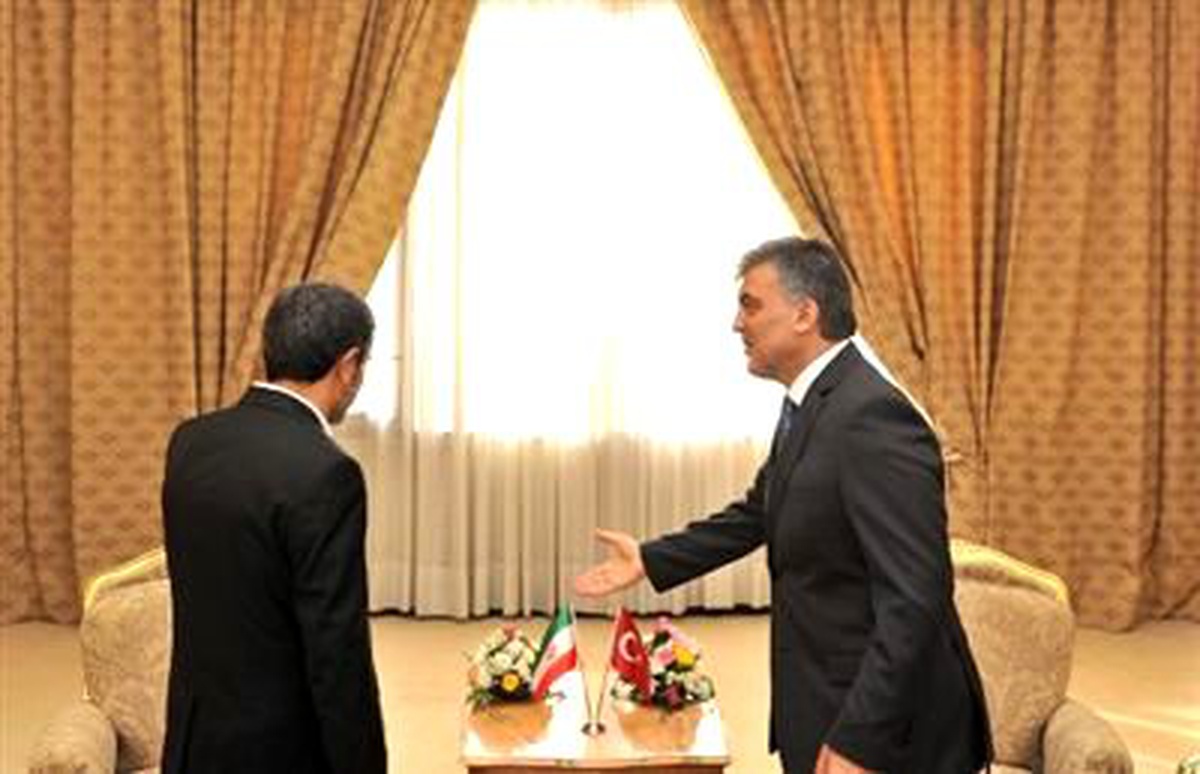 Cumhurbaşkanı Abdullah Gül, Ahmedinejad ile Görüştü