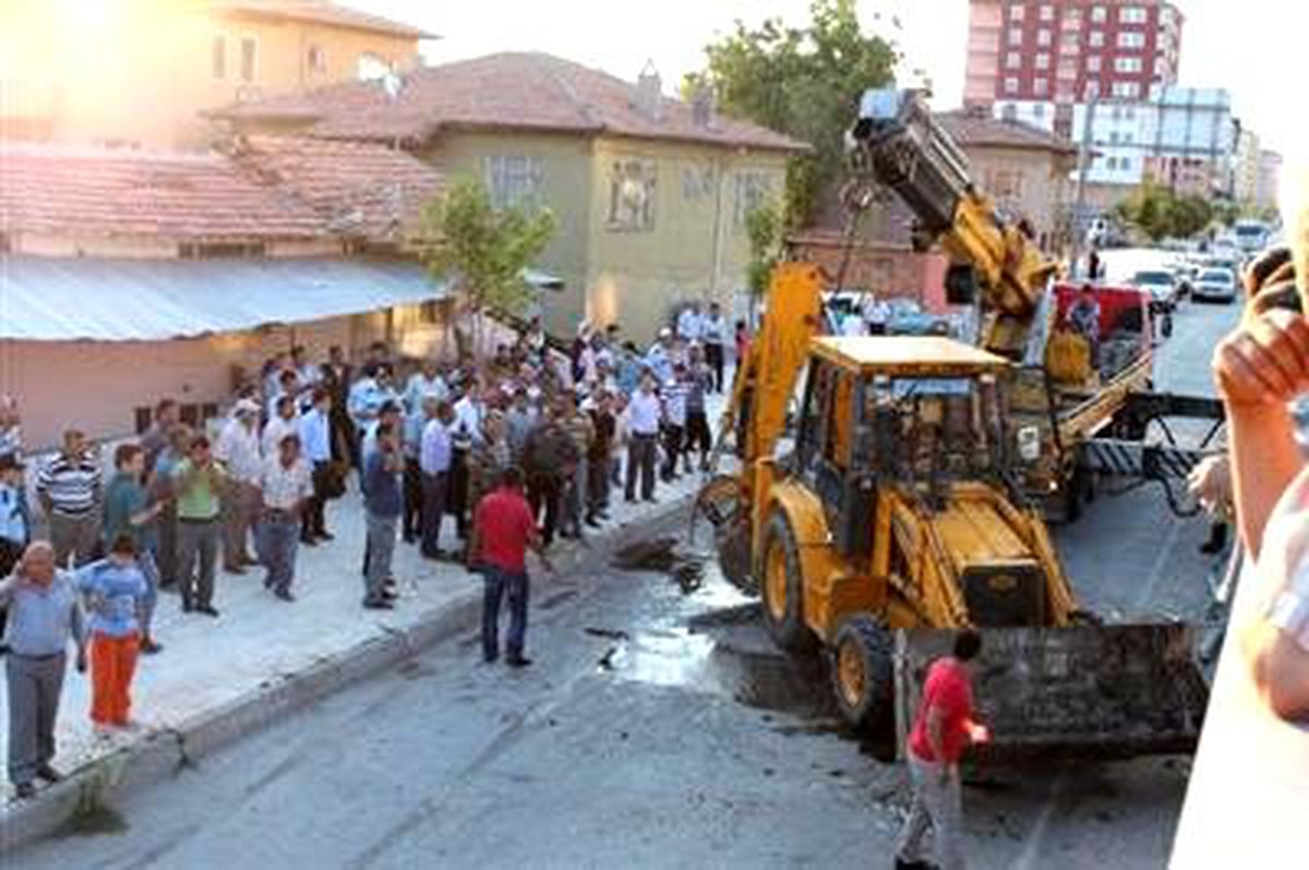 Dozer Köprüden Yan Yola Uçtu