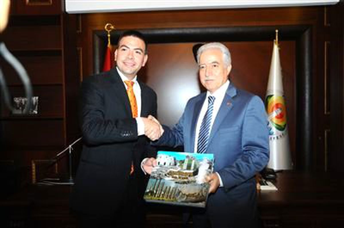 Espinoza\'dan Aldırmaz\'a Ziyaret