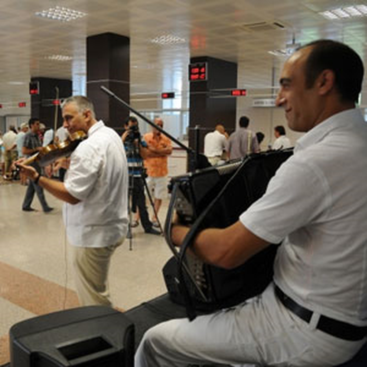 Gişe Kuyruğunda Klasik Müzik Dinletisi