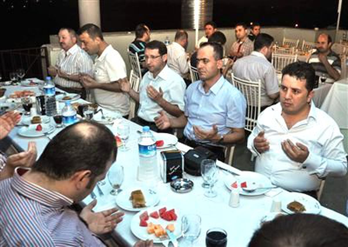 Gönenli İşadamları İftar Yemeğinde Bir Araya Geldi