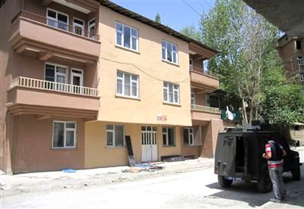 Hakkari\'de Kadın Derneğine Saldırı
