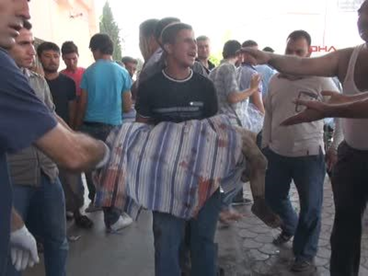 Halep\'in Azez İlçesi Yakınlarındaki Saldırılarda Yaralanan 86 Suriyeli\'nin Türkiye\'ye Getirildiği,...