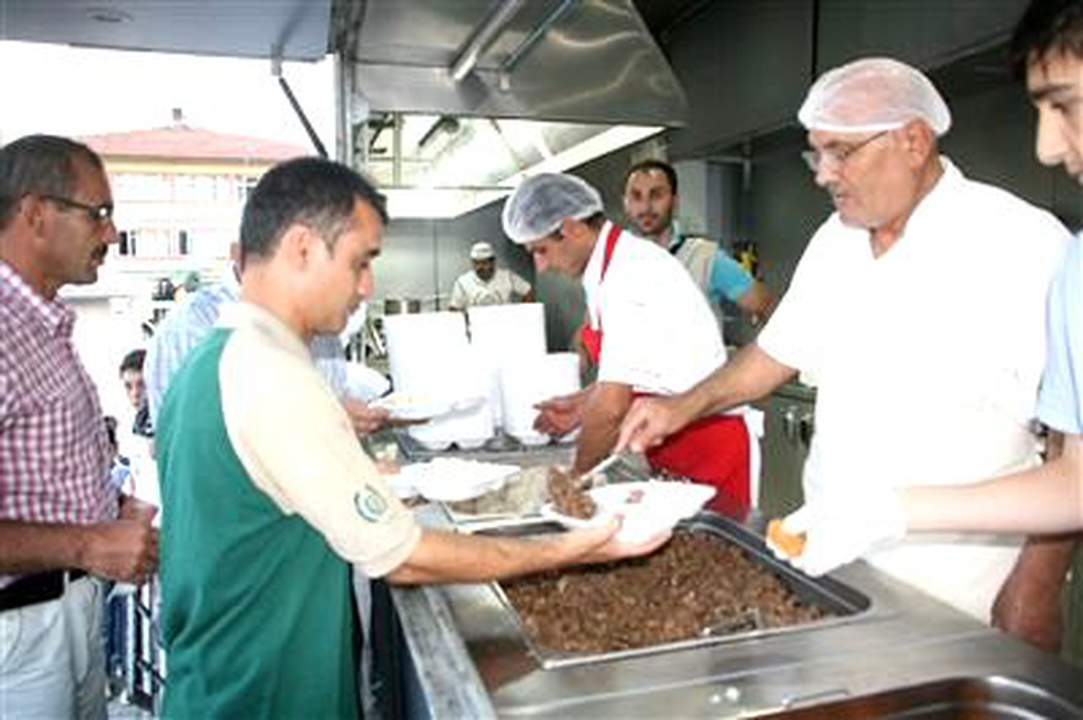 İhh Yozgat\'ta 750 Kişiye İftar Yemeği Verdi